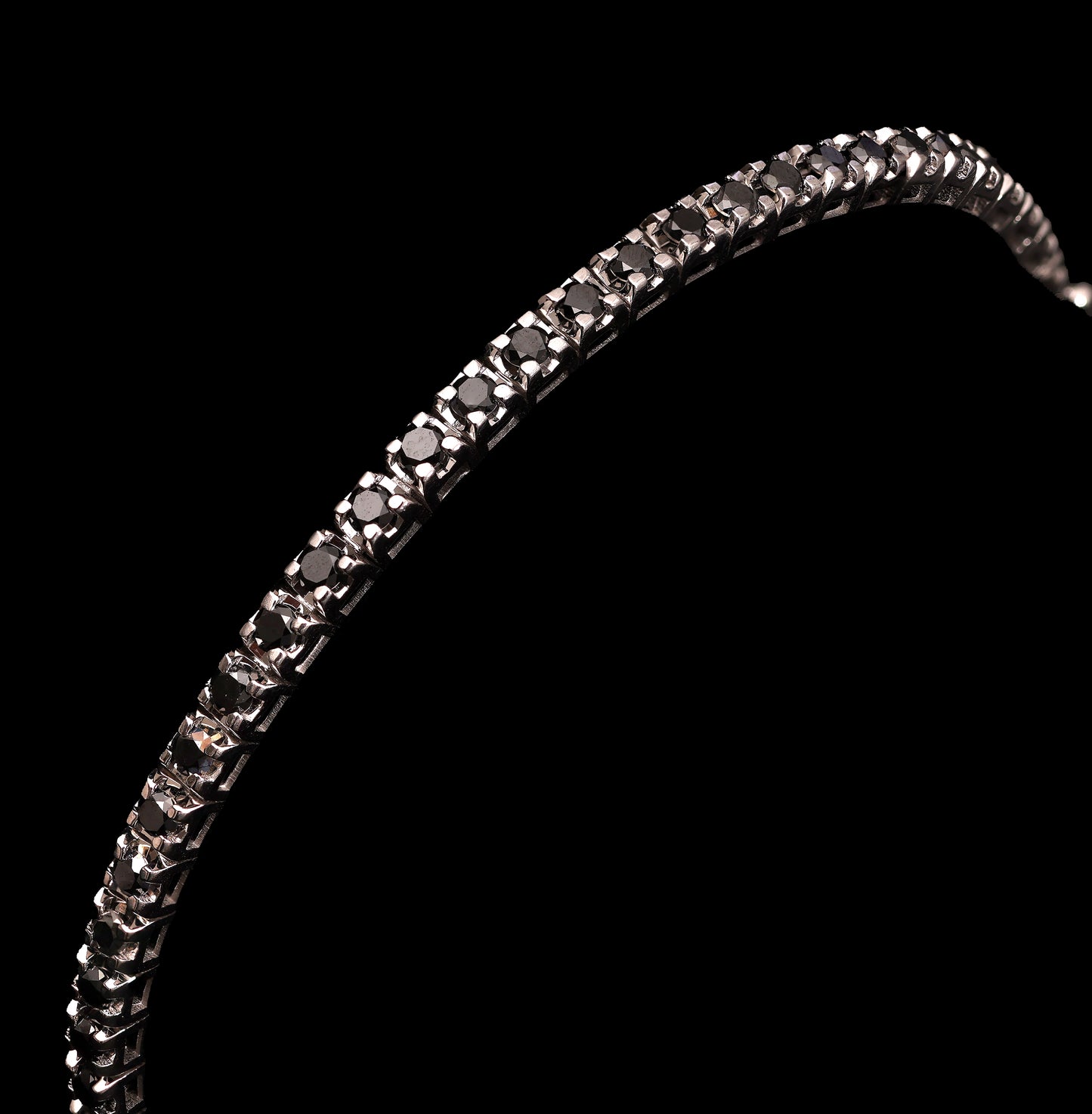 Tennis Bracelet in 18K White Gold with Natural Black Diamonds (2.90 ct)