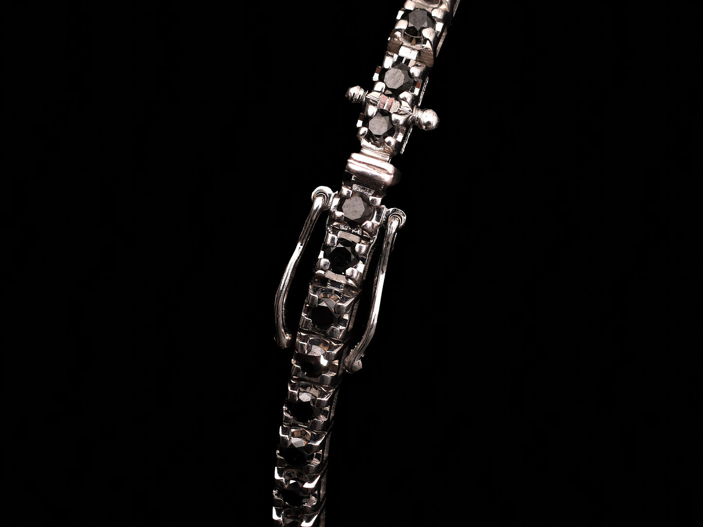 Tennis Bracelet in 18K White Gold with Natural Black Diamonds (2.90 ct)