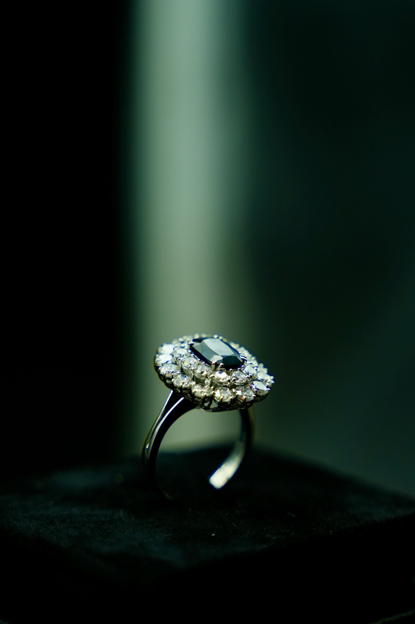 Marguerite Ring in 18K White Gold with 2.70 ct Natural Sapphire and 3.30 ct Natural Diamonds