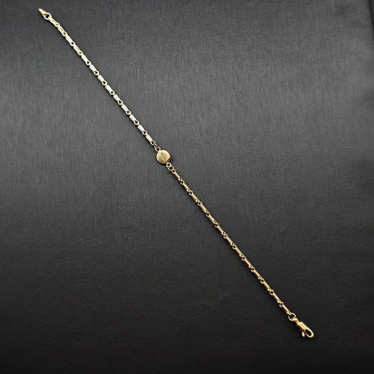 Bracelet in 9K Yellow Gold with Round Pendant and Cubic Zirconia