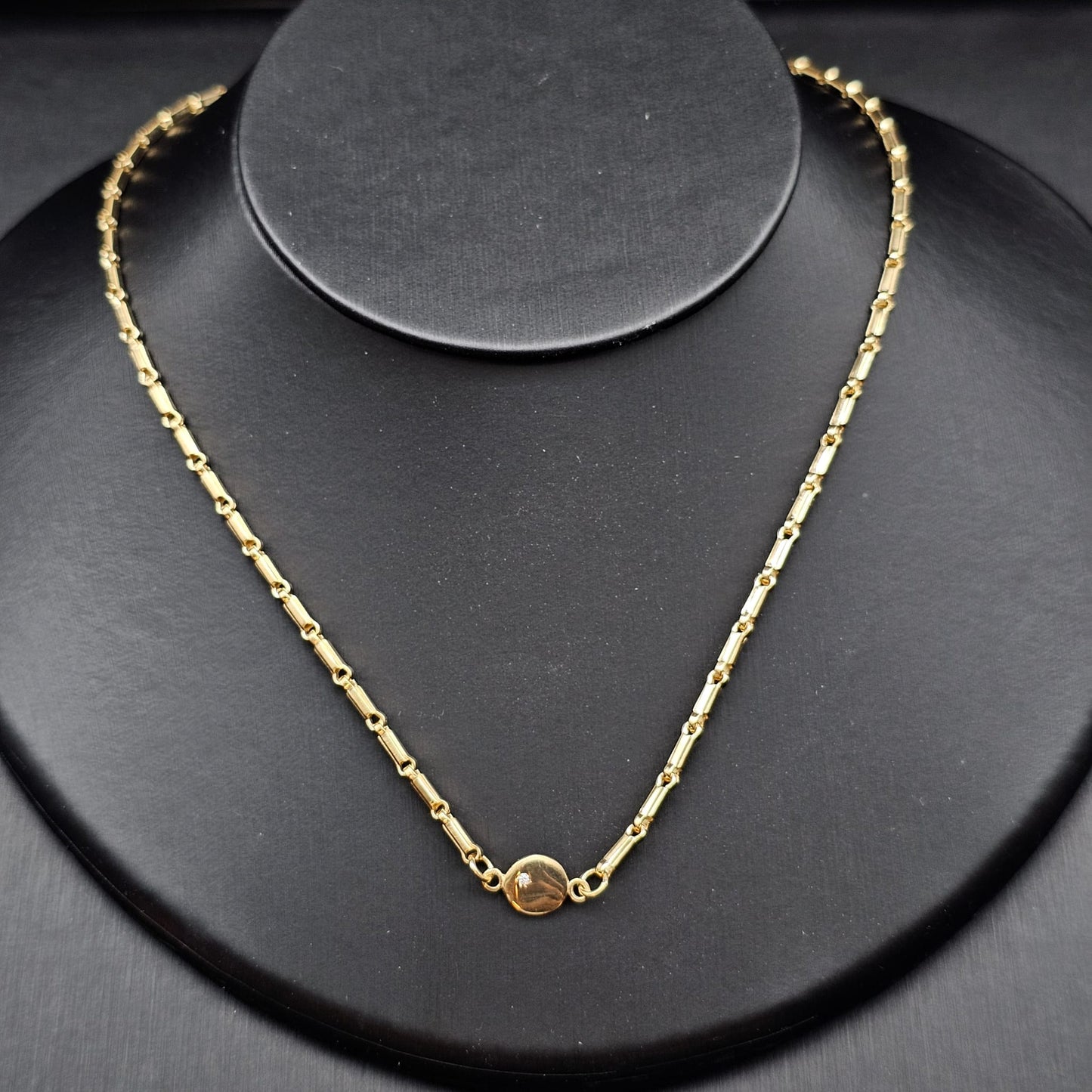 Unisex Chain in 9K Yellow Gold with Round Pendant and Cubic Zirconia