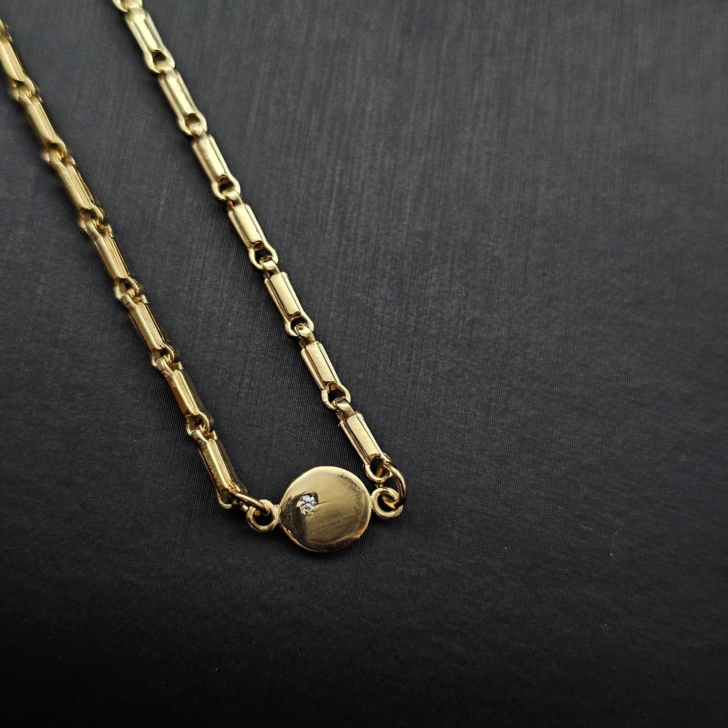 Unisex Chain in 9K Yellow Gold with Round Pendant and Cubic Zirconia