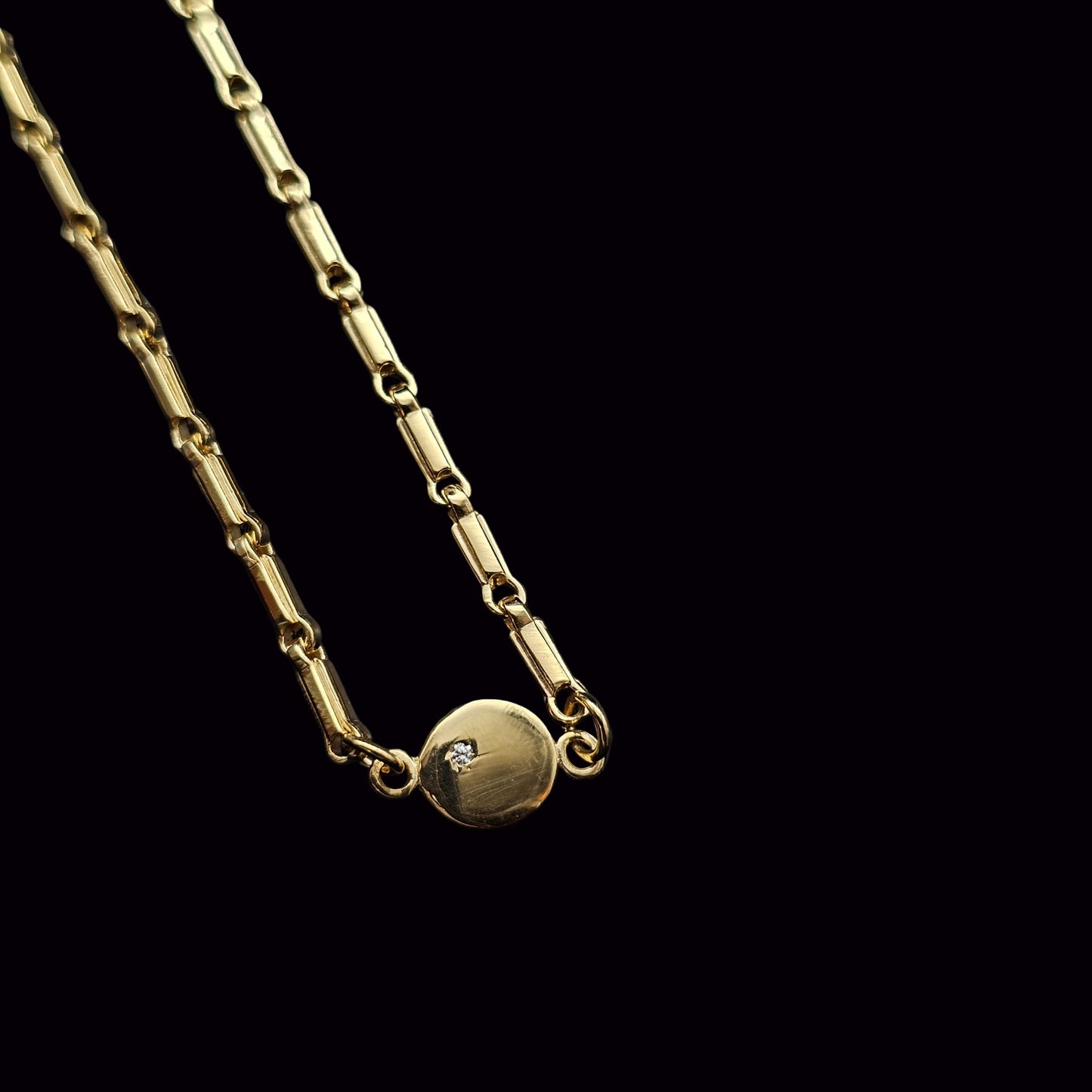 Unisex Chain in 9K Yellow Gold with Round Pendant and Cubic Zirconia