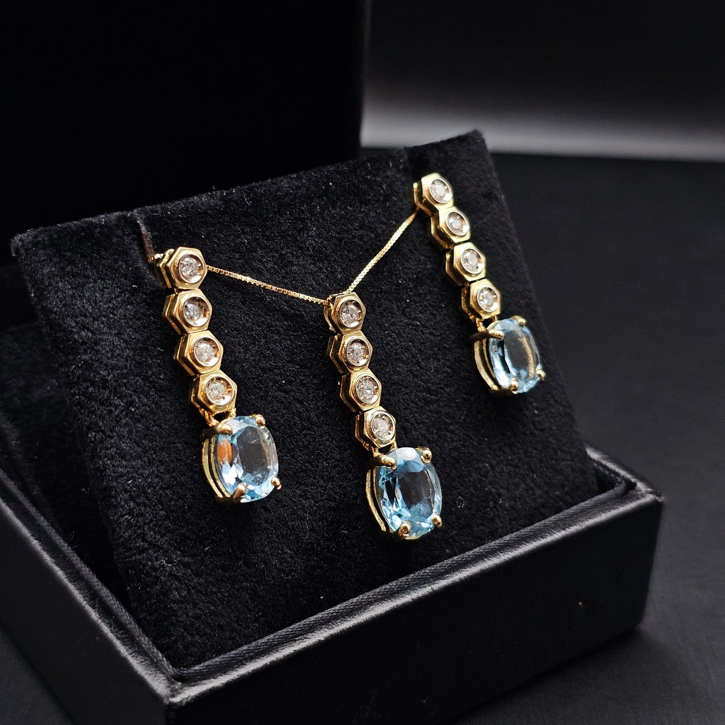 Elegant Jewelry Set in 18K Yellow Gold with Blue Topaz and 0.60 ct Natural Diamonds