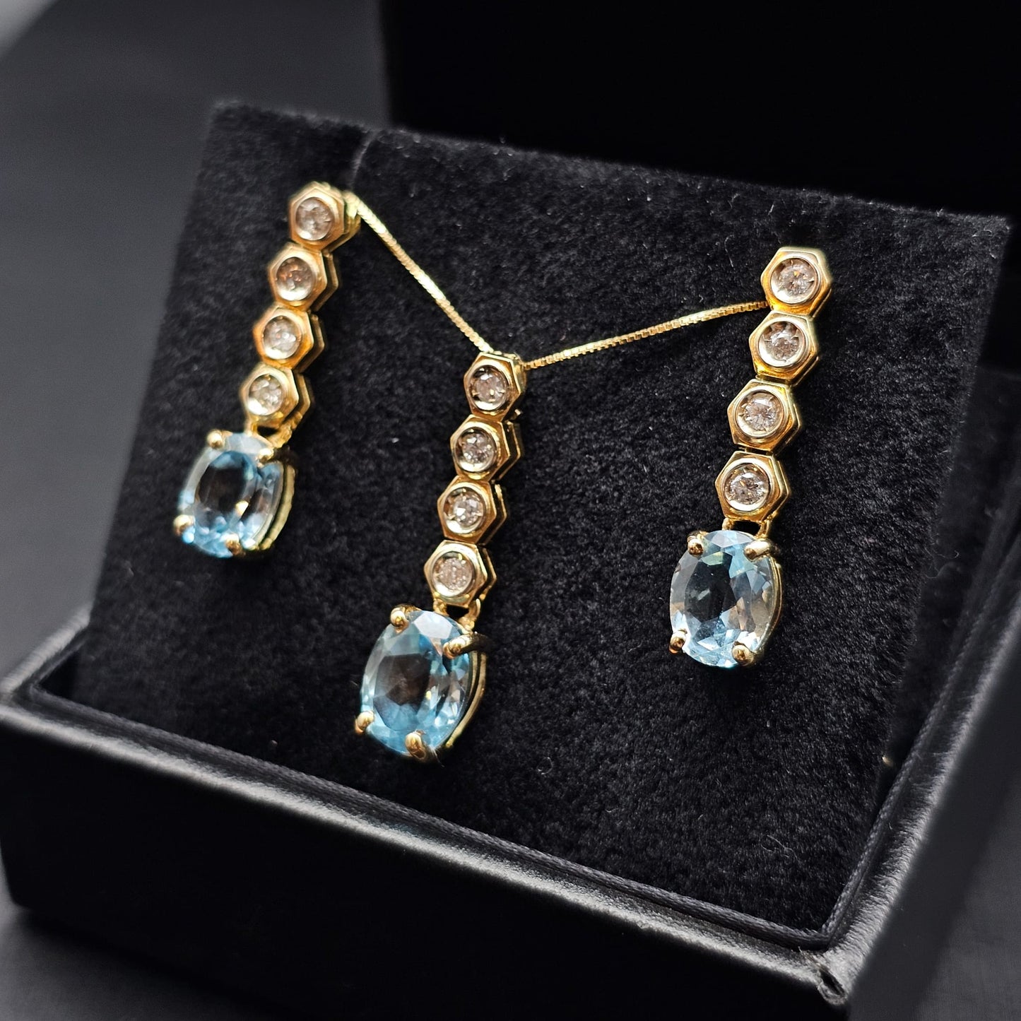 Elegant Jewelry Set in 18K Yellow Gold with Blue Topaz and 0.60 ct Natural Diamonds