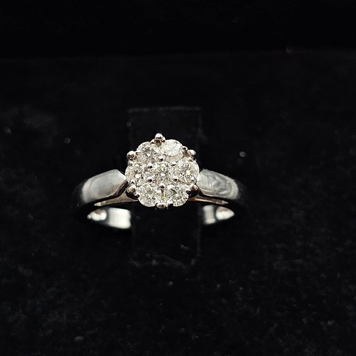Solitaire Ring in 18K White Gold with Natural Diamond (0.50 ct)
