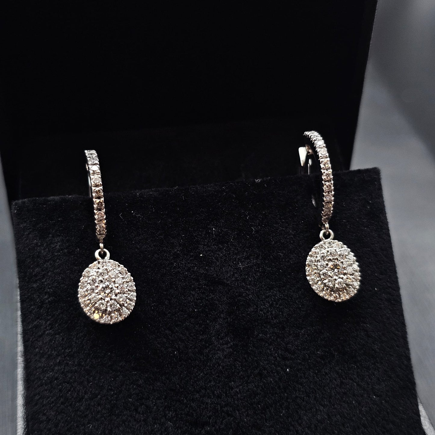 Oval Earrings in 18K White Gold with Natural Diamonds (0.95 ct total)