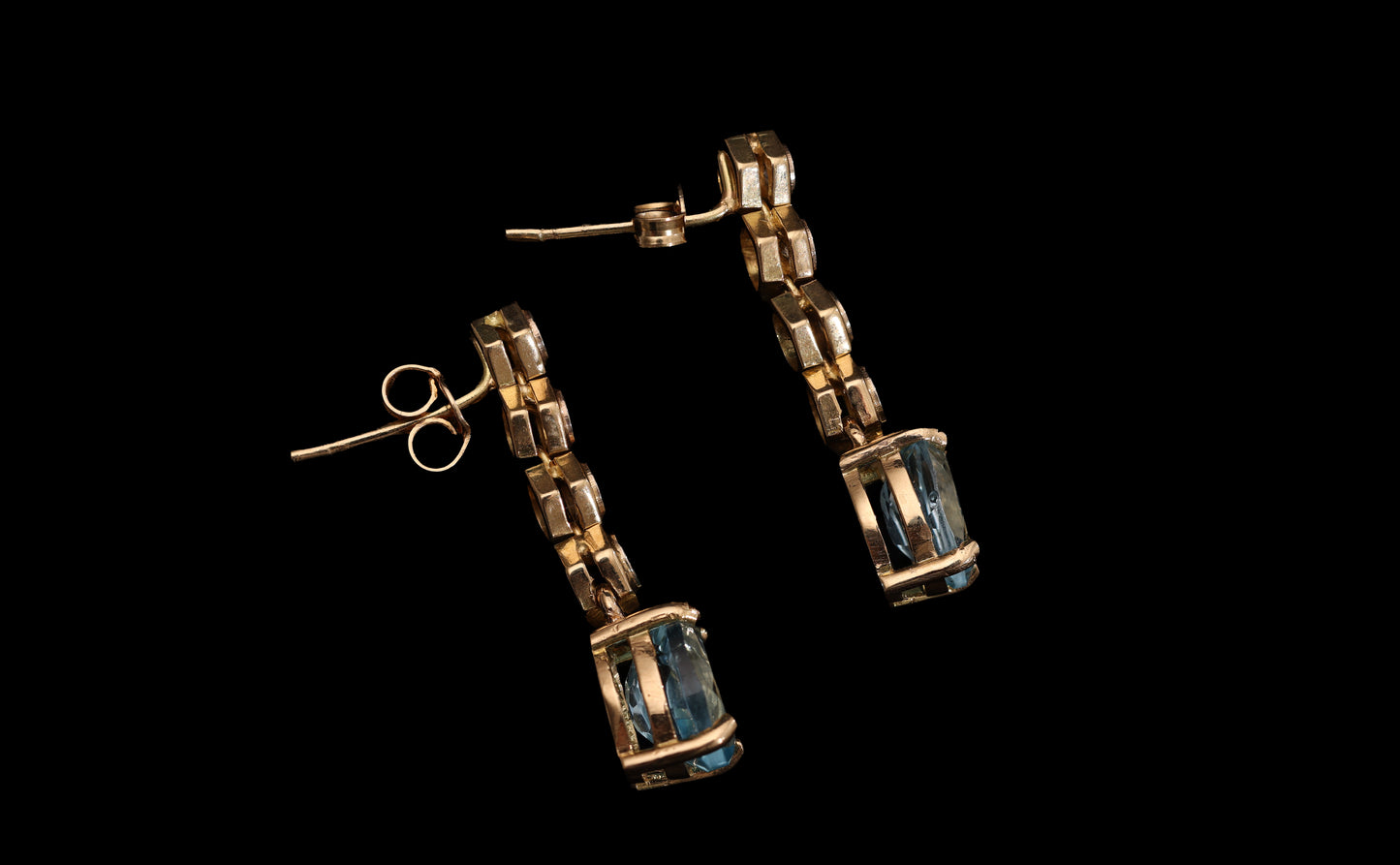 Elegant Jewelry Set in 18K Yellow Gold with Blue Topaz and 0.60 ct Natural Diamonds